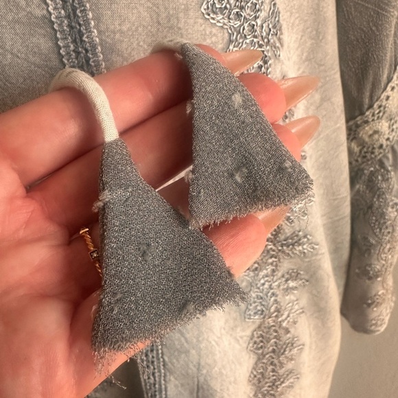 Young Threads Boho Flowy Blouse Size L - NWT - Picture 6 of 8